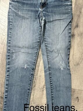Fossil Women's Medium Blue Distressed Skinny Jeans
